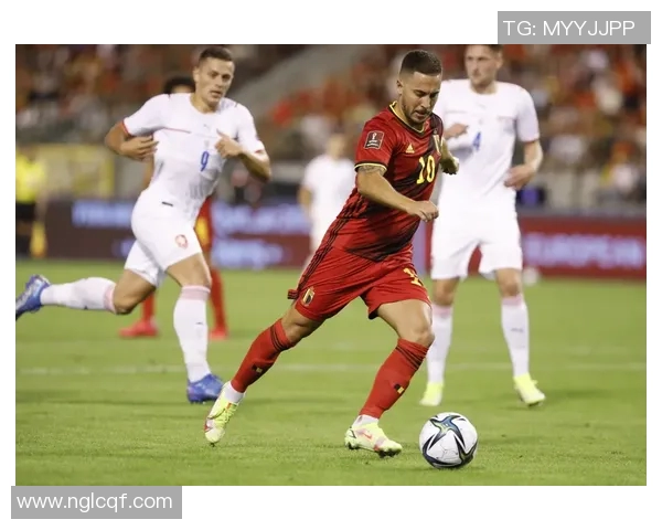 世界杯预选赛比利时登东克尔头球攻门偏出